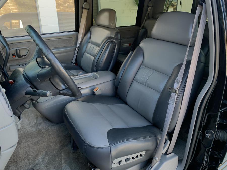 Интерьер Chevrolet Tahoe Limited (GMT840) 2000 года  (фото 104 из 233)